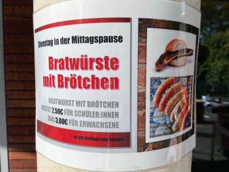 Ein Plakat wo die Informationen stehen vom grillen